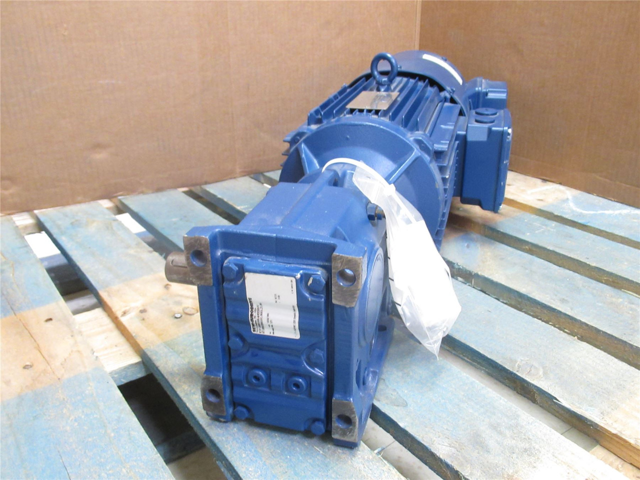SEW K37DRN100L4/EK8R/V; AC Gearmotor; W/Brake; 4:1 Ratio; 4HP
