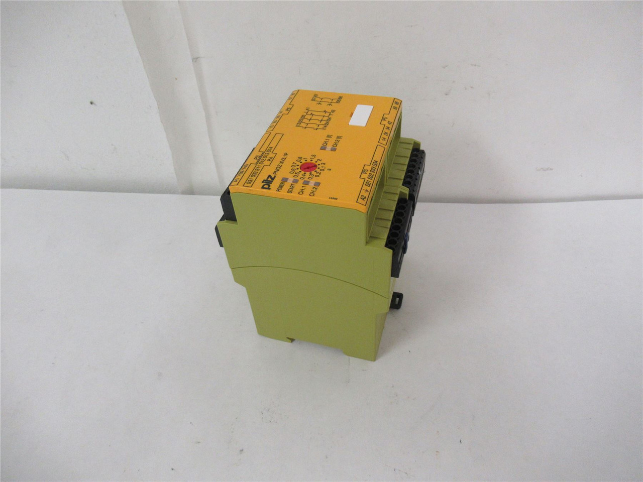 Pilz PNOZXV31P; Safety Relay 30/24-240VACDC 3NO 1NC 2NO