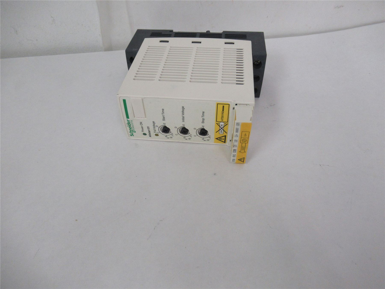 Schneider ATS01N206RT; Soft Start Drive 3HP 460VAC 3Ph