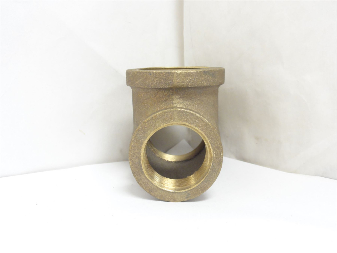 Cryovac SP207311; Red Brass Tee; 1-1/4NPT x 1-1/4NPT x 1NPT