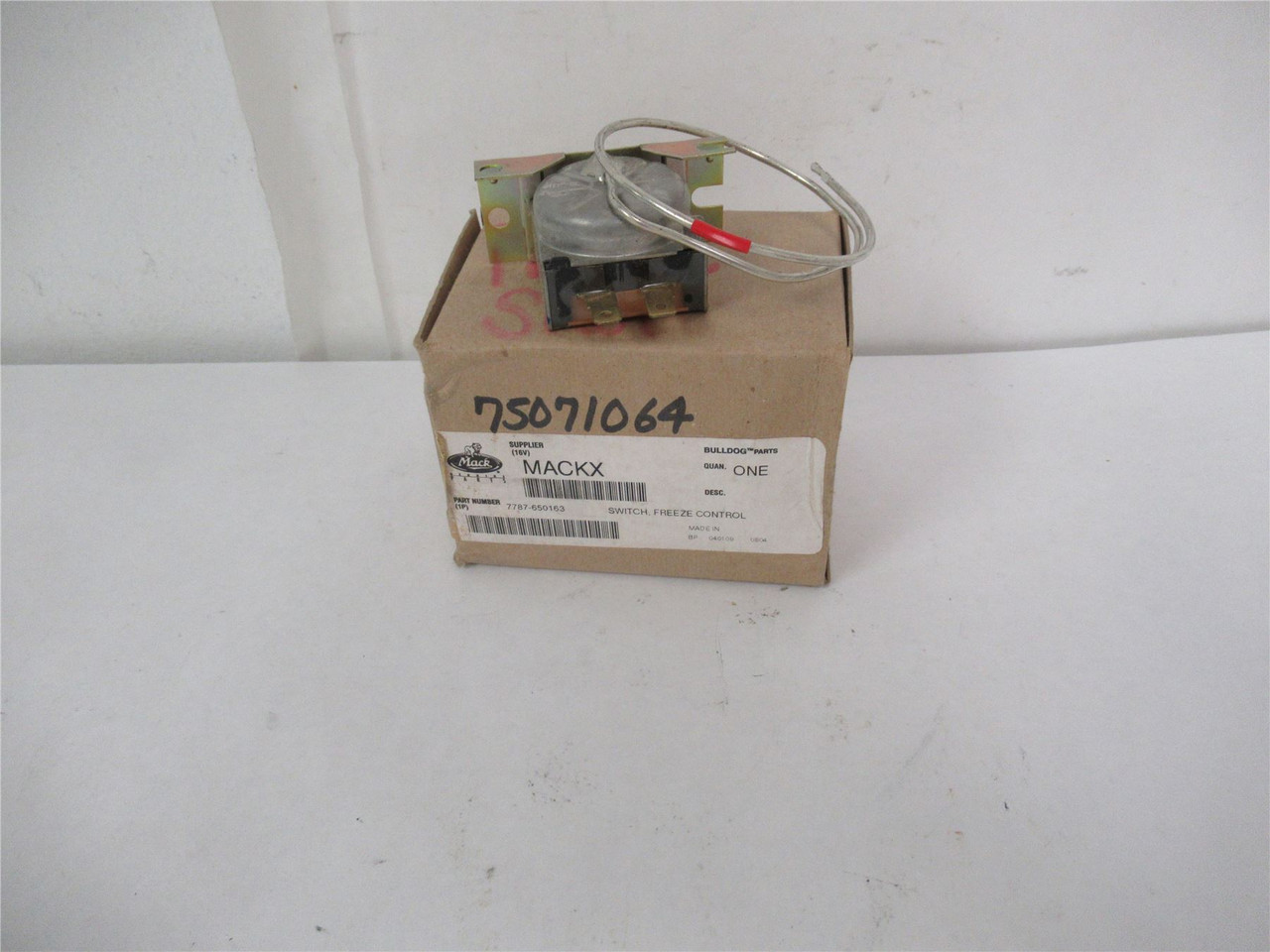 Mack 7787-650163; Thermostatic Switch Freeze Control