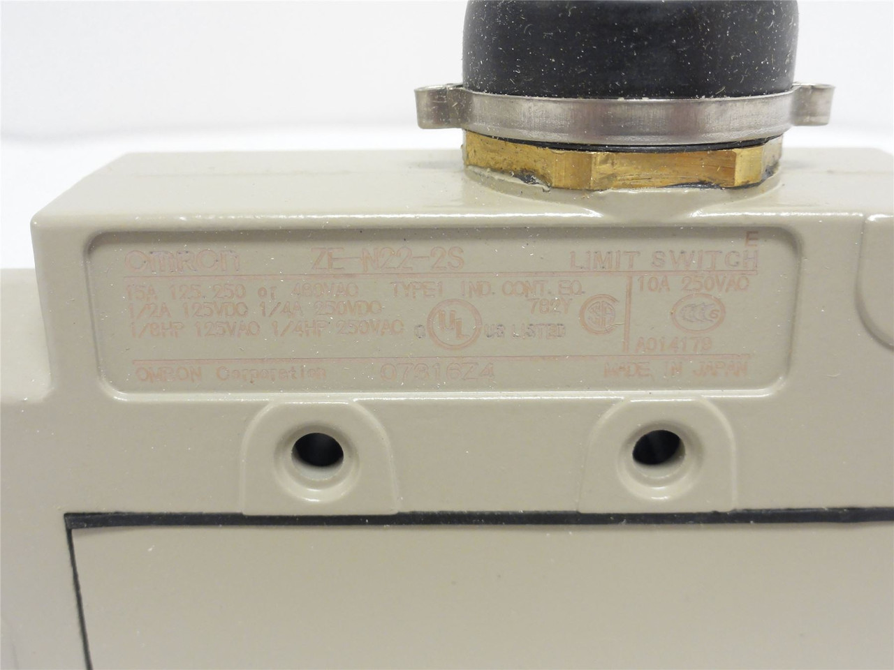 Omron ZE-N22-2S; Side Plunger Head Limit Switch 15A; 125VAC