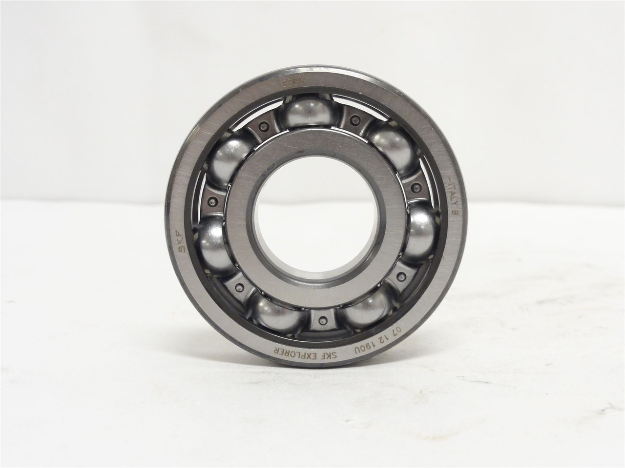 SKF 6305; Ball Bearing; 25mmID x 62mmOD x 17mm Width