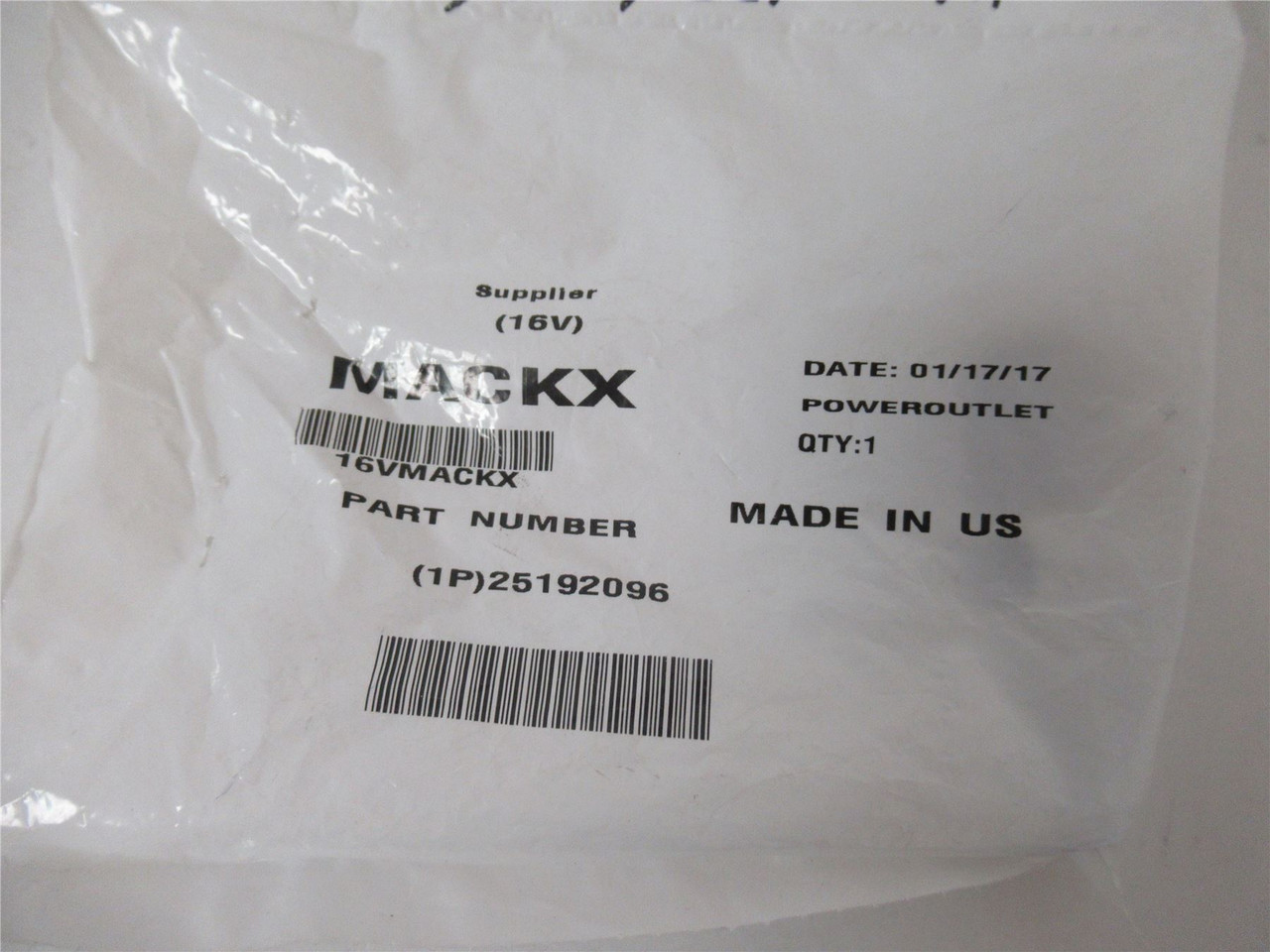 Mack 25192096; Power Outlet