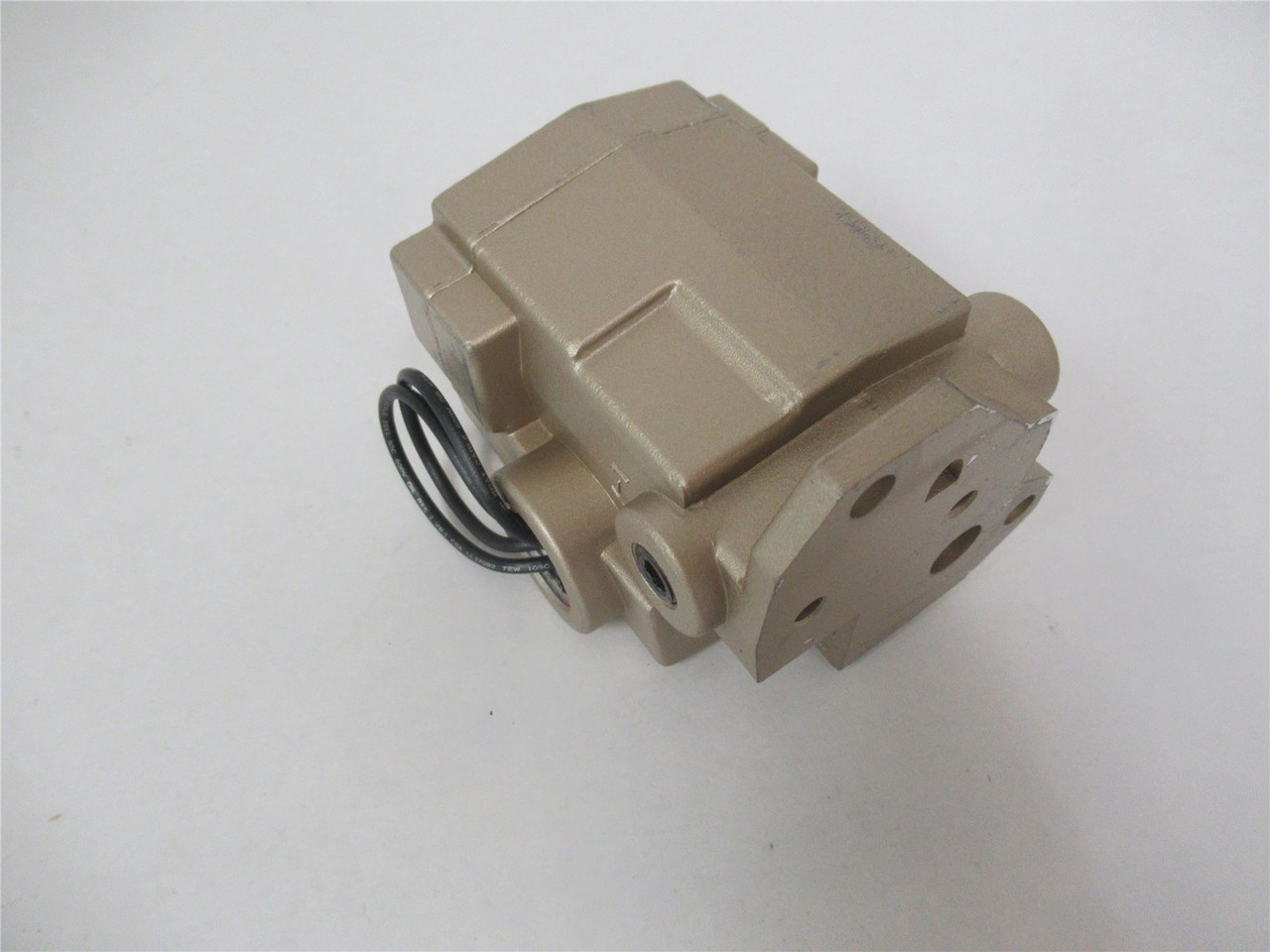 Ross W517C79105; Pneumatic Directional Valve110/120 VAC