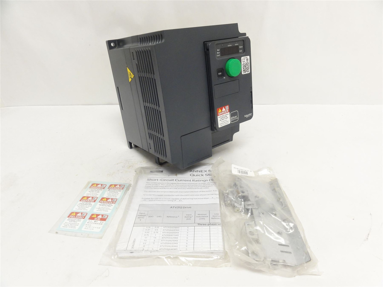 Schneider ATV320U22N4C; Altivar AC Drive 3HP 380-480V Input