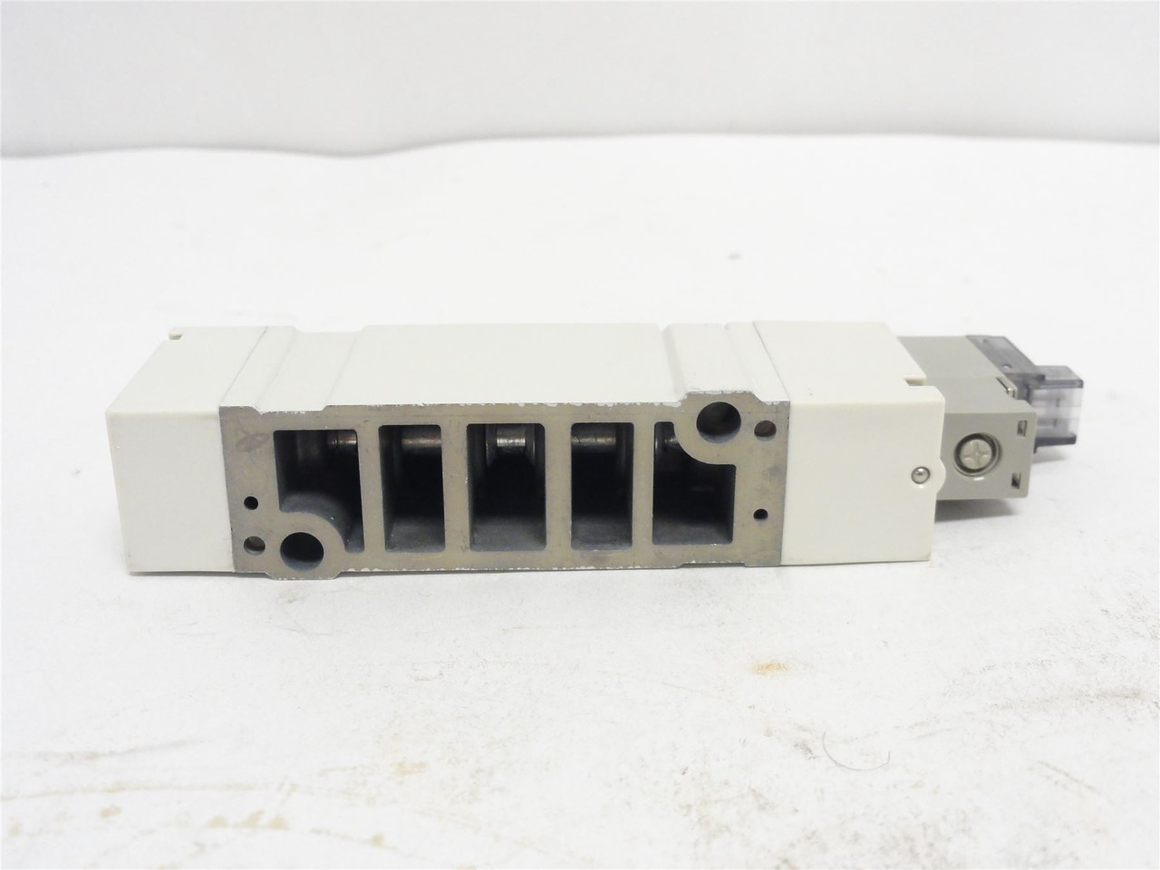 SMC SY7140R-5LOZ; Solenoid Air Valve; 0.25-0.7MPa; 24VDC