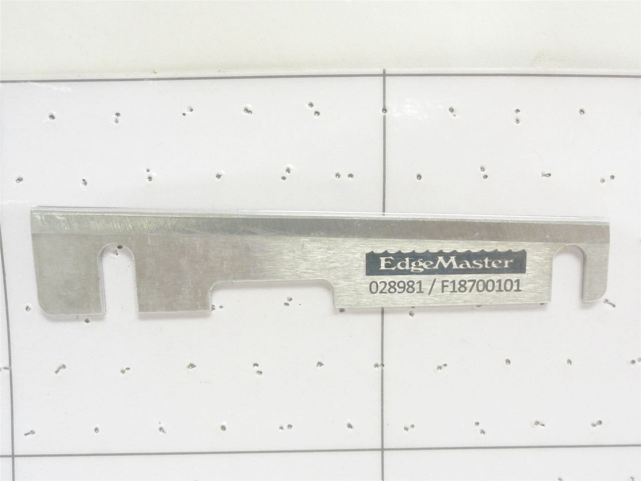 Bunzl F18700101; Lot-99 EdgeMaster Skinning Blades