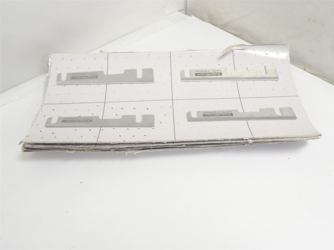 Bunzl F18700101; Lot-99 EdgeMaster Skinning Blades
