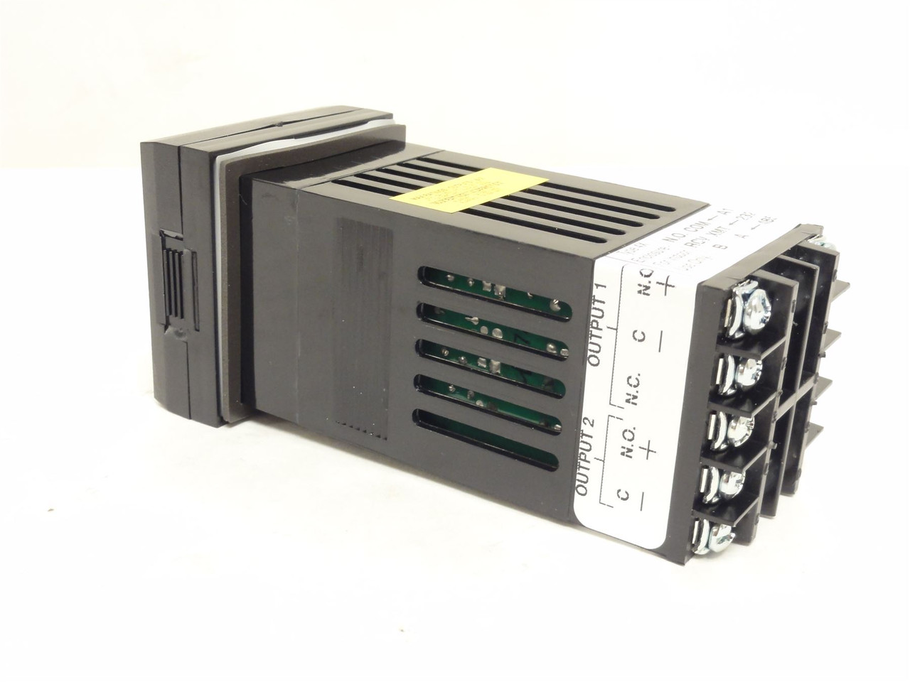 Pacmac 16C-T-S-B-00-CY-HO; Temp/Process Controller 100-250VAC