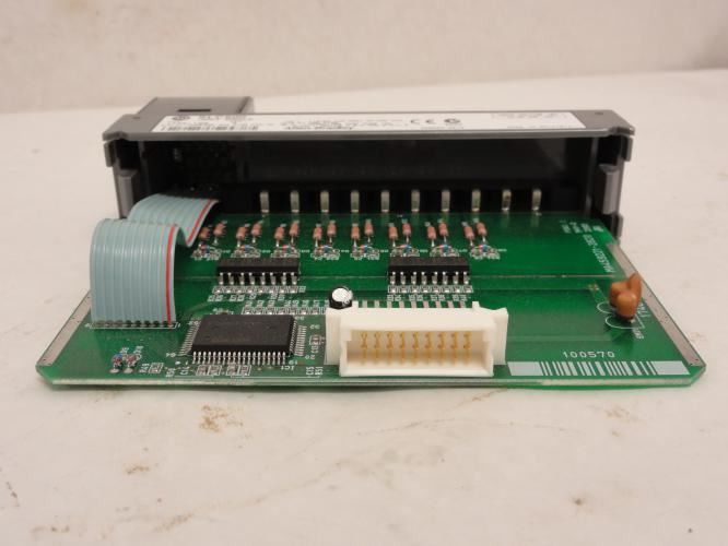 Allen-Bradley 1746-IB8; Digital Input Module; 10-30VDC; NO DOOR