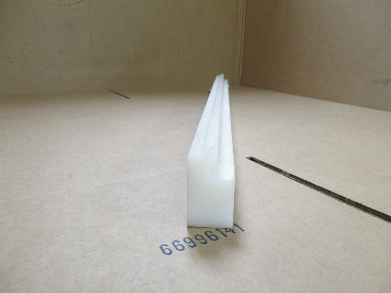 Marel 3955179; Carrier Rail Guide; 31-1/4" Long; UHMW