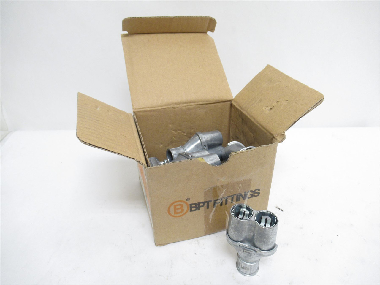 Bridgeport 4156-DC; Box-10; Combo Couplings; 3/8"-1/2"; EMT