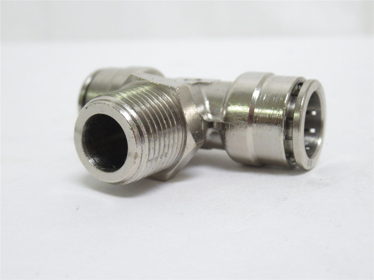 Eaton 1172X8S; Male Branch Tee Swivel 1/2" Tube x 3/8NPT