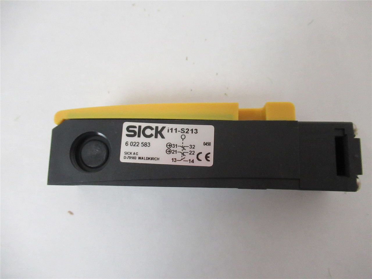 SICK 11-S213; Safety Switch  15AC 13 DC 2 NC 1 NO
