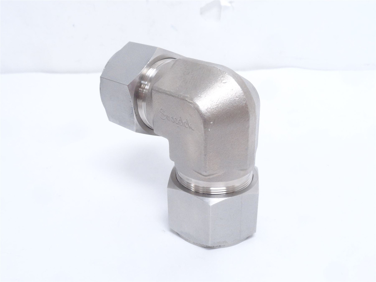 Swagelok SS-2000-9; Tube Elbow; 90Deg; SS-316; Size: 1-1/4"