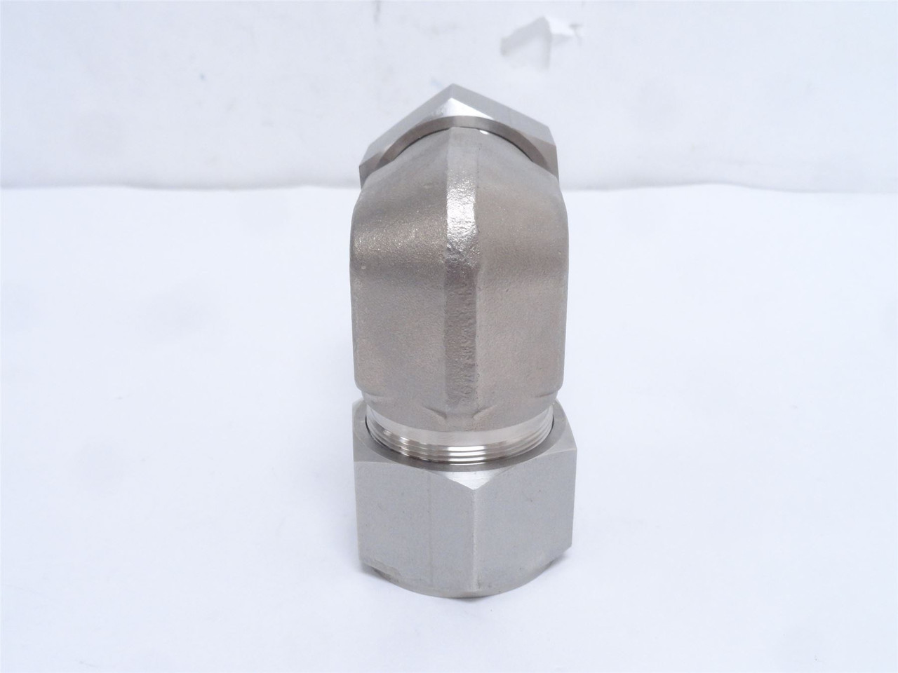 Swagelok SS-2000-9; Tube Elbow; 90Deg; SS-316; Size: 1-1/4"