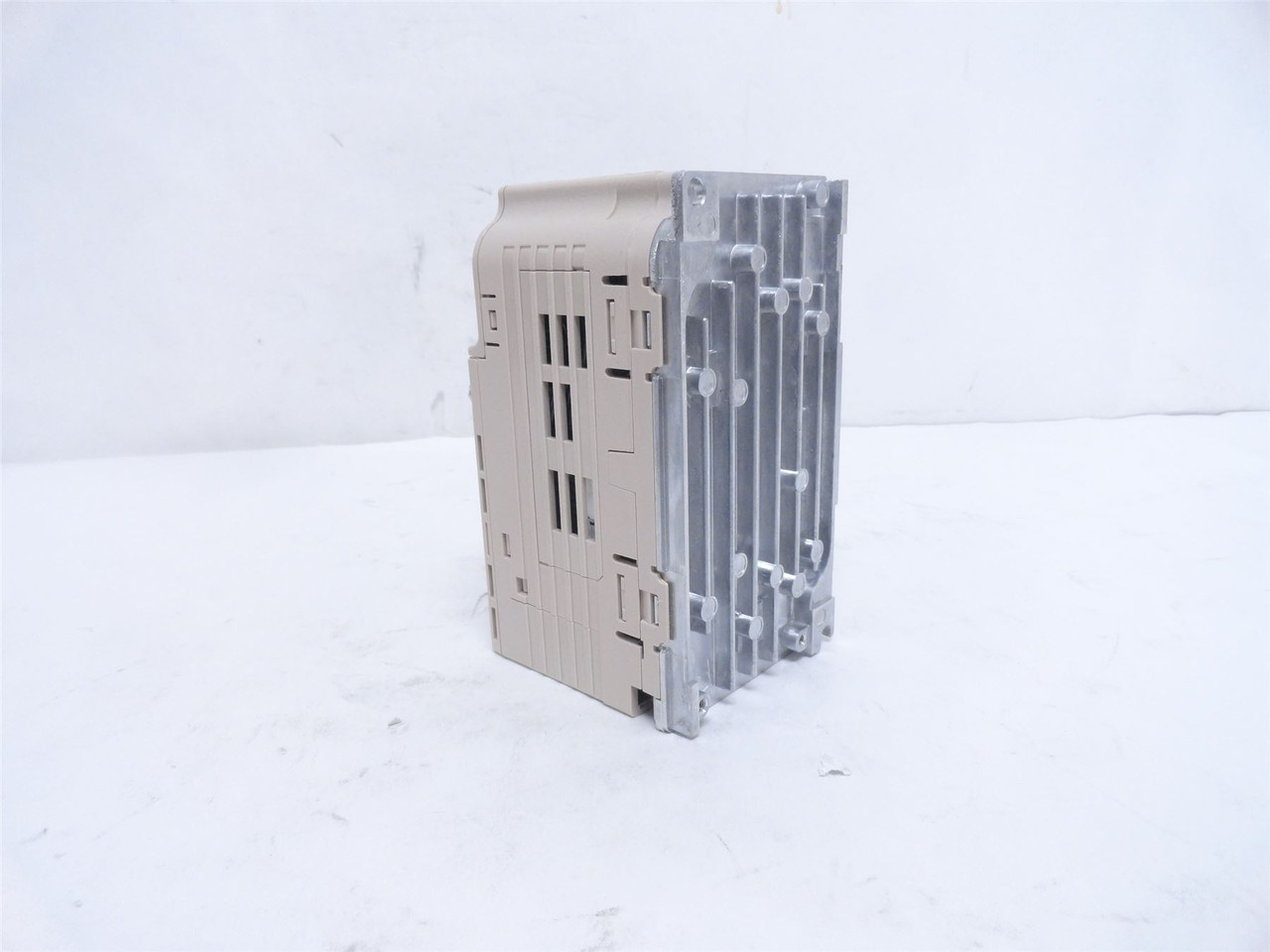 Yaskawa CIMR-JCBA0002BAA; AC Drive .35kw 1ph-IN 3ph-OUT 240V