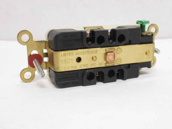 Hubbell HBL5252I; Ivory Receptacle; Industrial; 15A; 125VAC