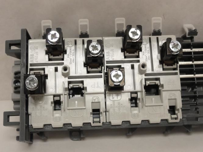ABB ZLS224LAB3LNAB; Incoming Terminal Blocks W/Rail 160A; 600/100V