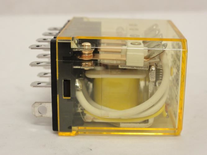 Idec RH4B-UL-AC230; Plug In Relay 10A; 240VAC; Coil: 230VAC
