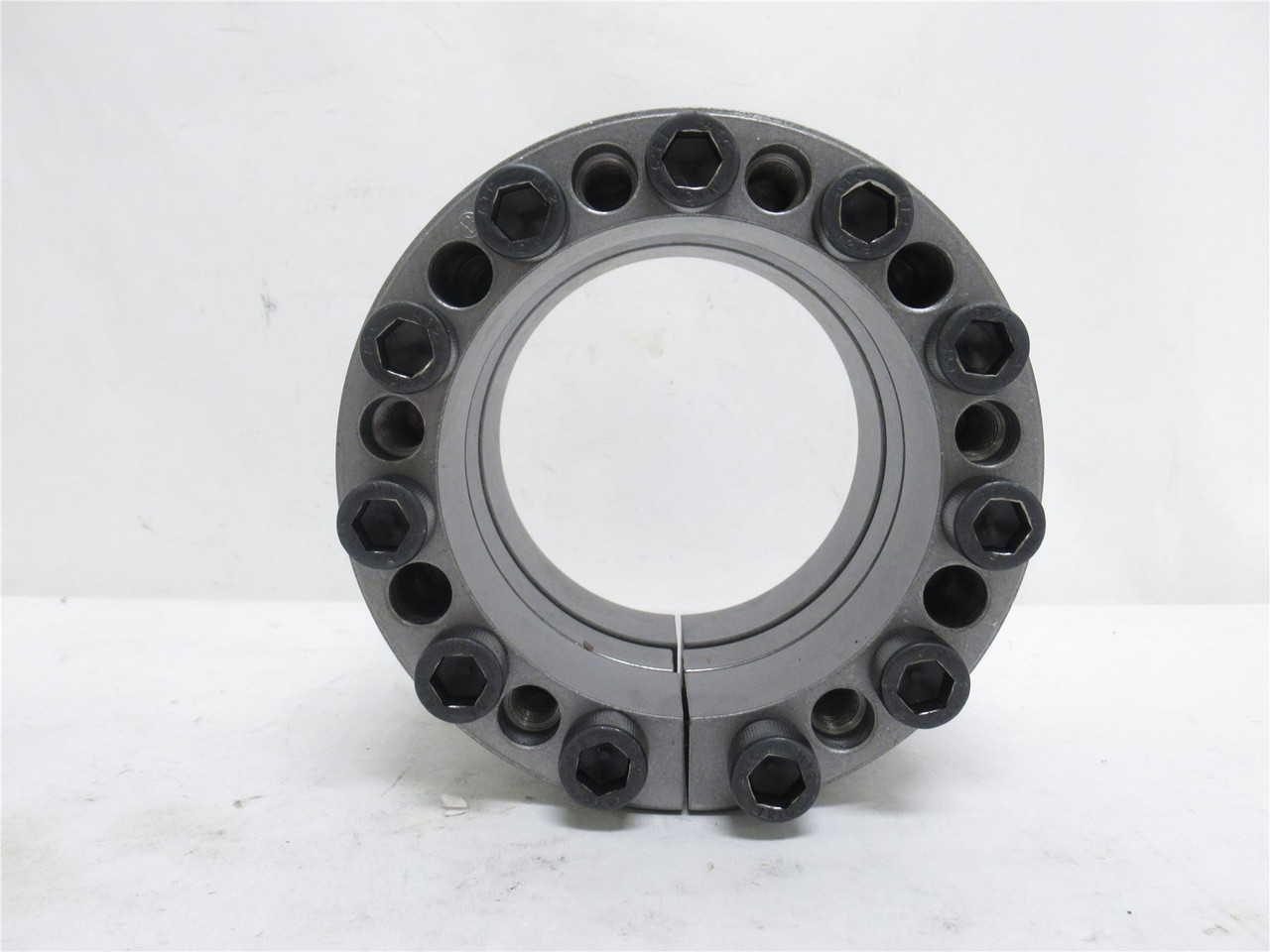 Fenner B122400; B-loc Keyless Bushing Assembly 4"ID; 5-3/4"OD