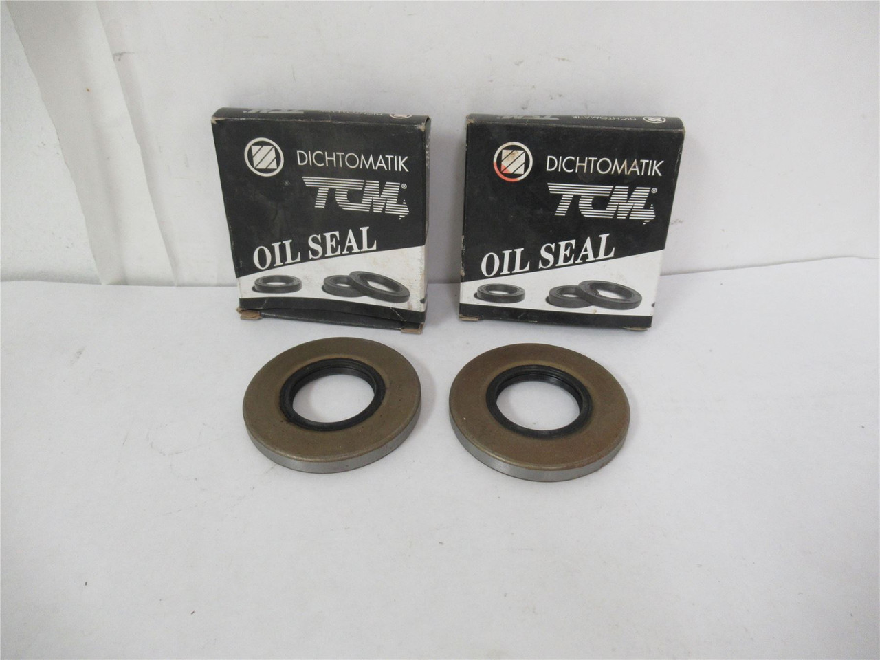 Dichtomatik 13283TB; Lot-2 Oil Seal  Dia1.375" bore  2.835"