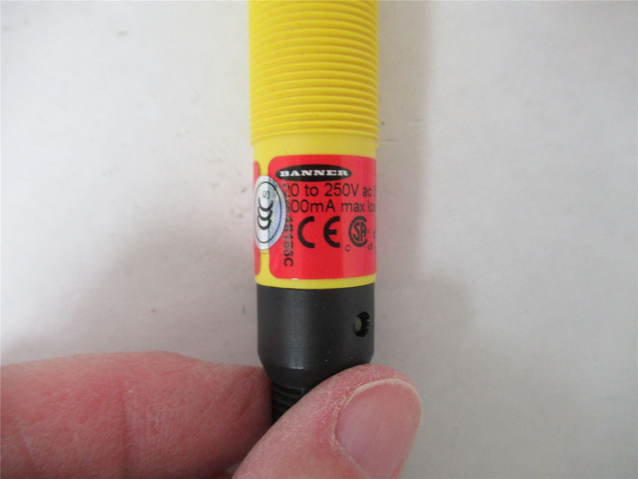 Banner S18AW3FF50Q; Photo Sensor Range 50 mm Input 20-250 Vac