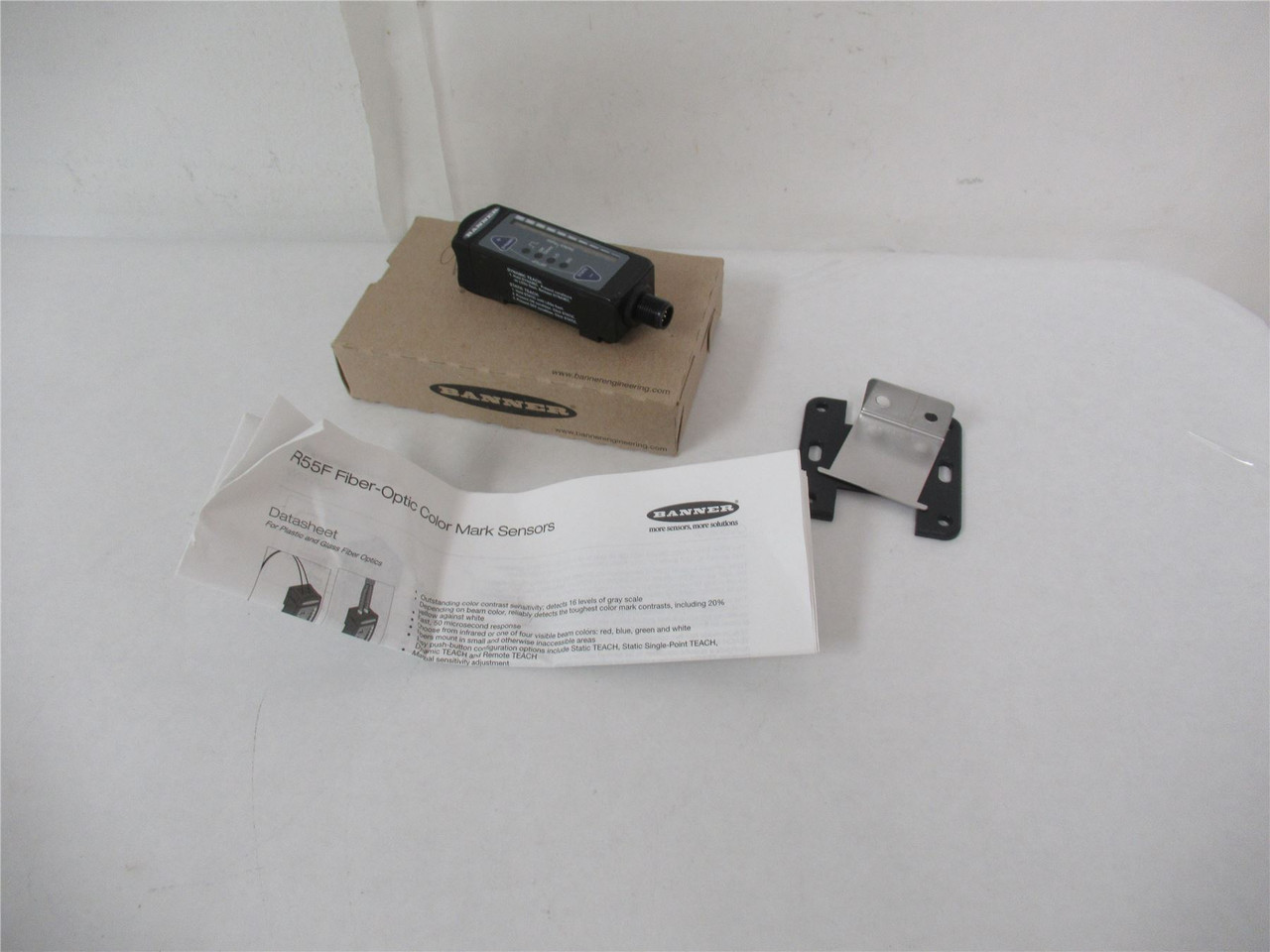 Banner R55FVQ; Photo Sensor Red LED10-30 VDC Bipolar NPN/PNP