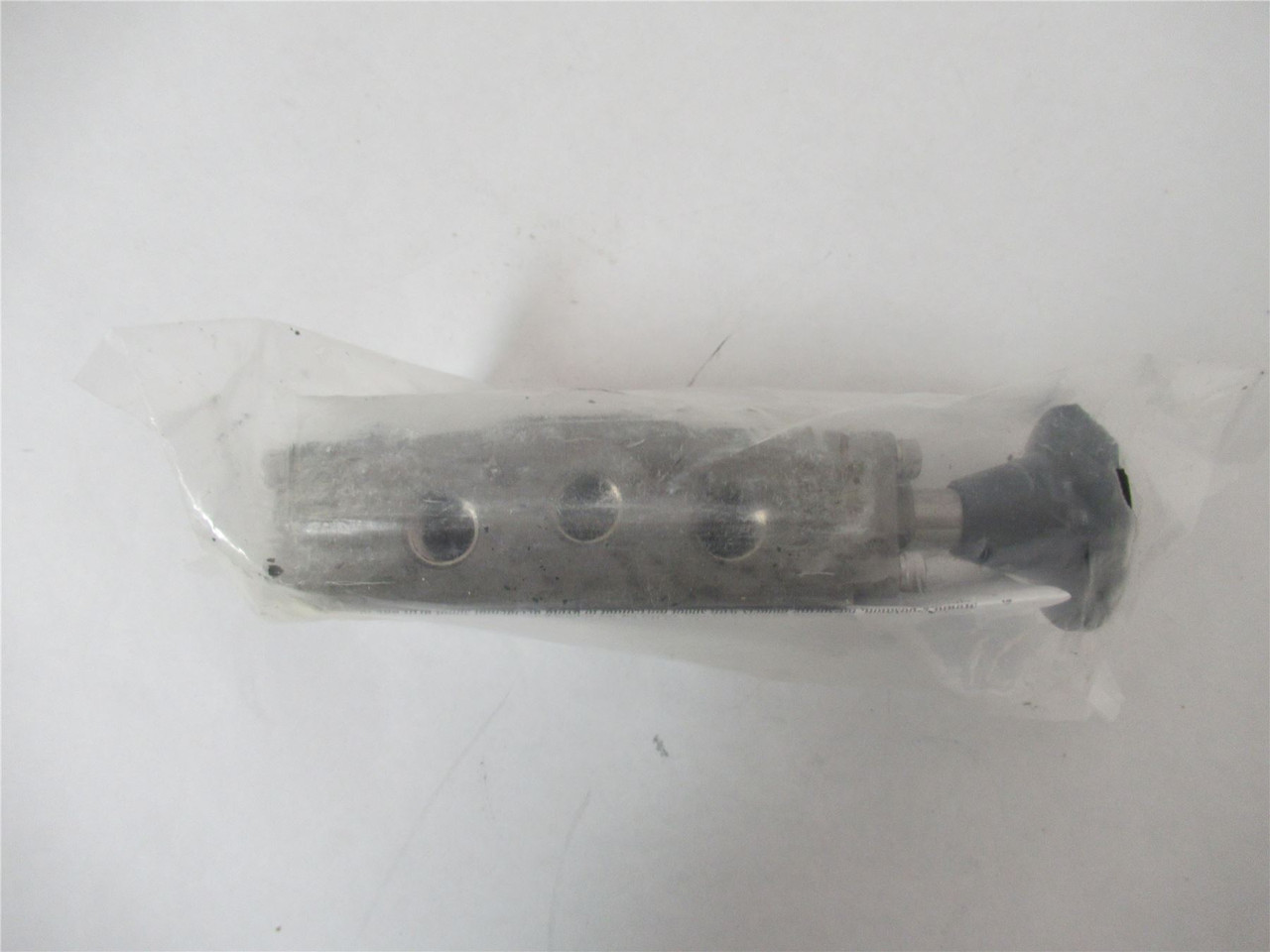 AAA Products KE2SS; Pneumatic Valve (handle is chipped)