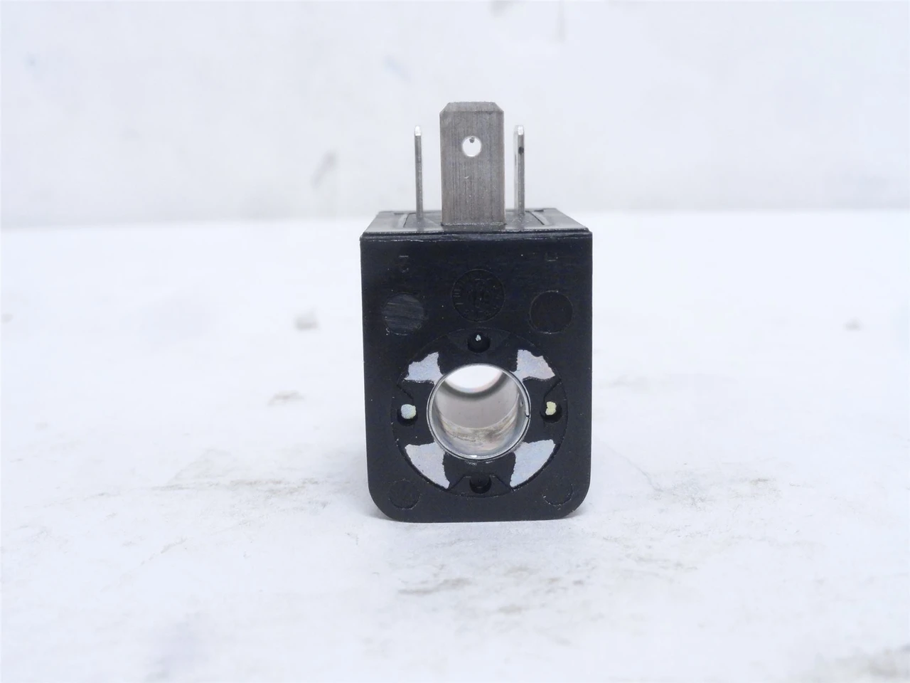 Parker P2FCB453; Solenoid Coil; 120VAC/67VDC; 3-Wire; 5/16"ID