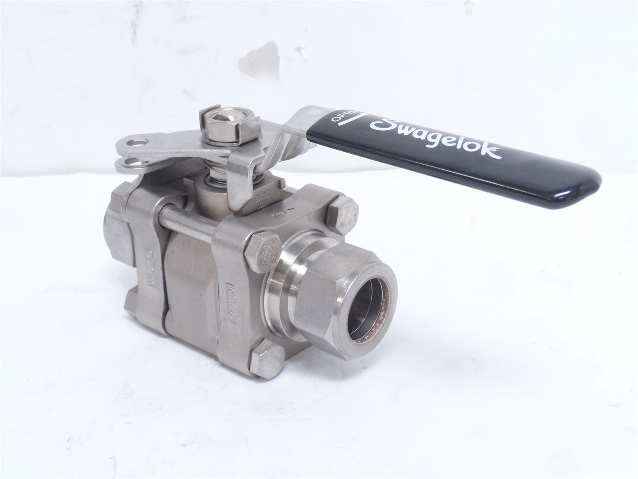 Swagelok SS-65TS16-JL; Ball Valve; SS-316; 1" Tube; 2200PSIG