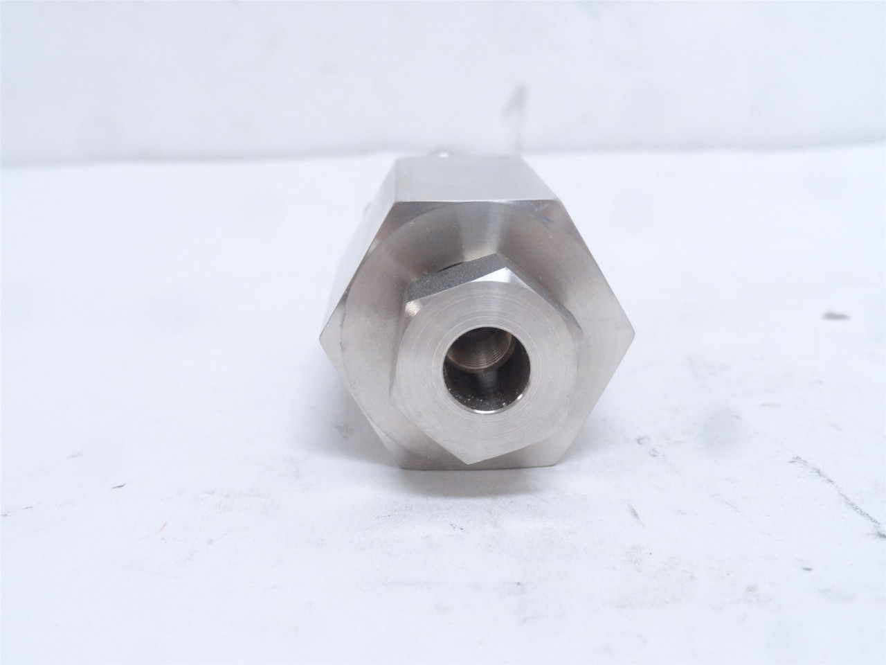 MP Equipment HT 76434; Coupler; SS; 3/8"ID x 3/8" Tube