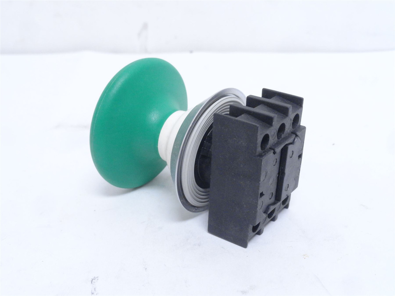 Schmersal NDP50GN; Green Push-Button Operator 50mmOD; W/Mount