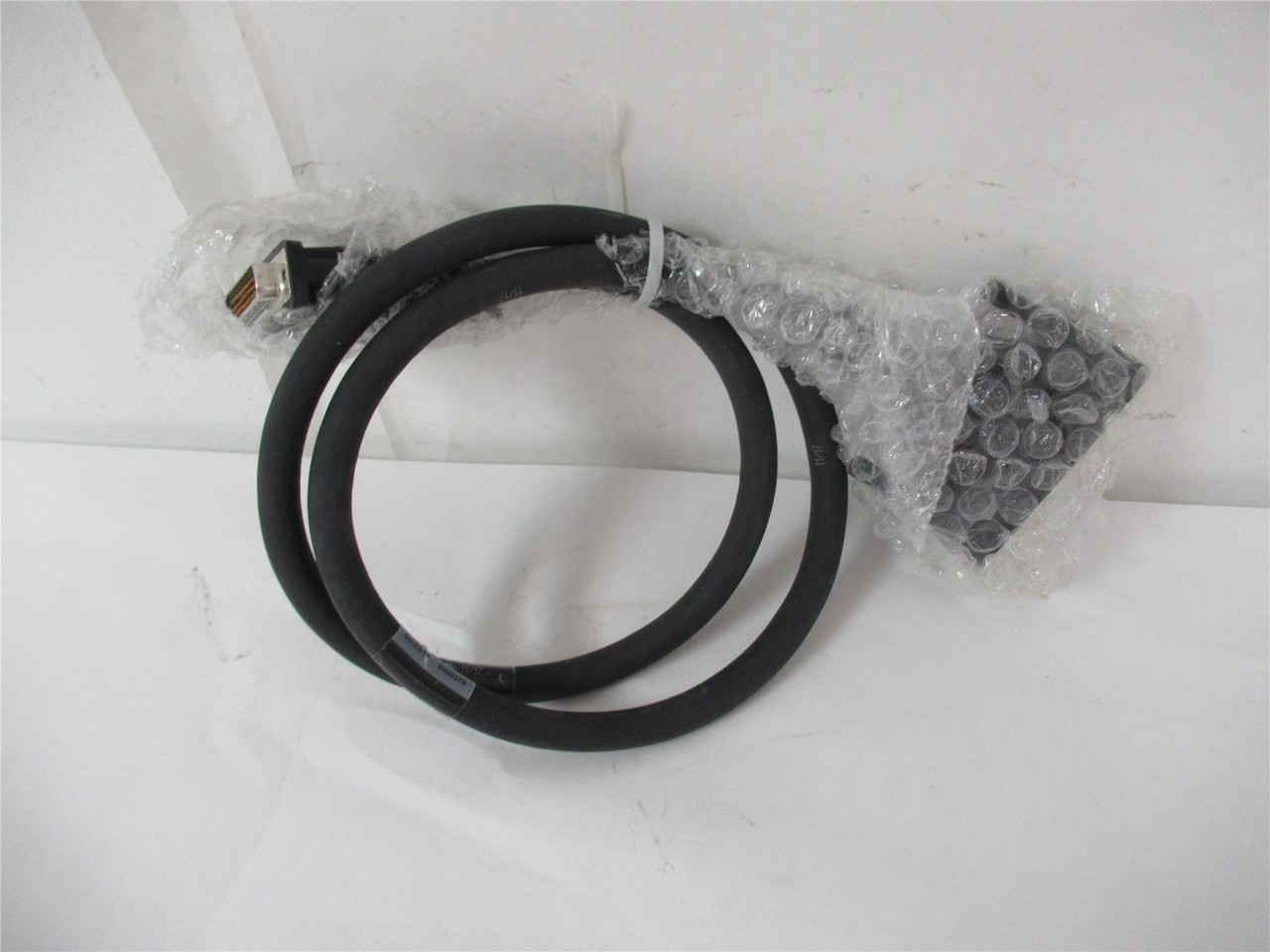 Allen-Bradley 2090-U3BC-D4401; Cable 44Pin Male 44 Connect 1M