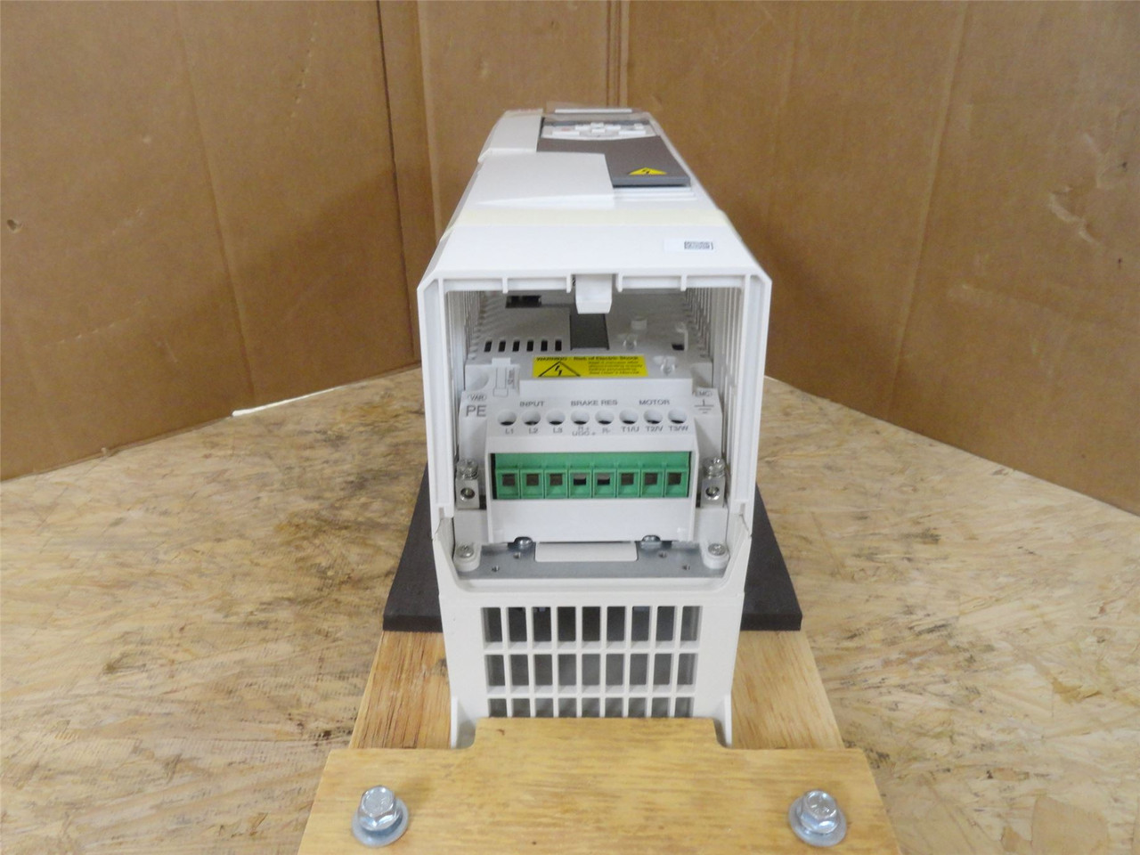 ABB ACS580-01-023A-4; AC Drive 11kw/15HP 480VAC 23A