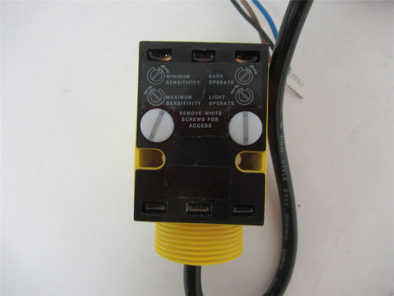 Banner SMA912D; Photo Sensor Range 30" Pre-wired 24V 2m Cable