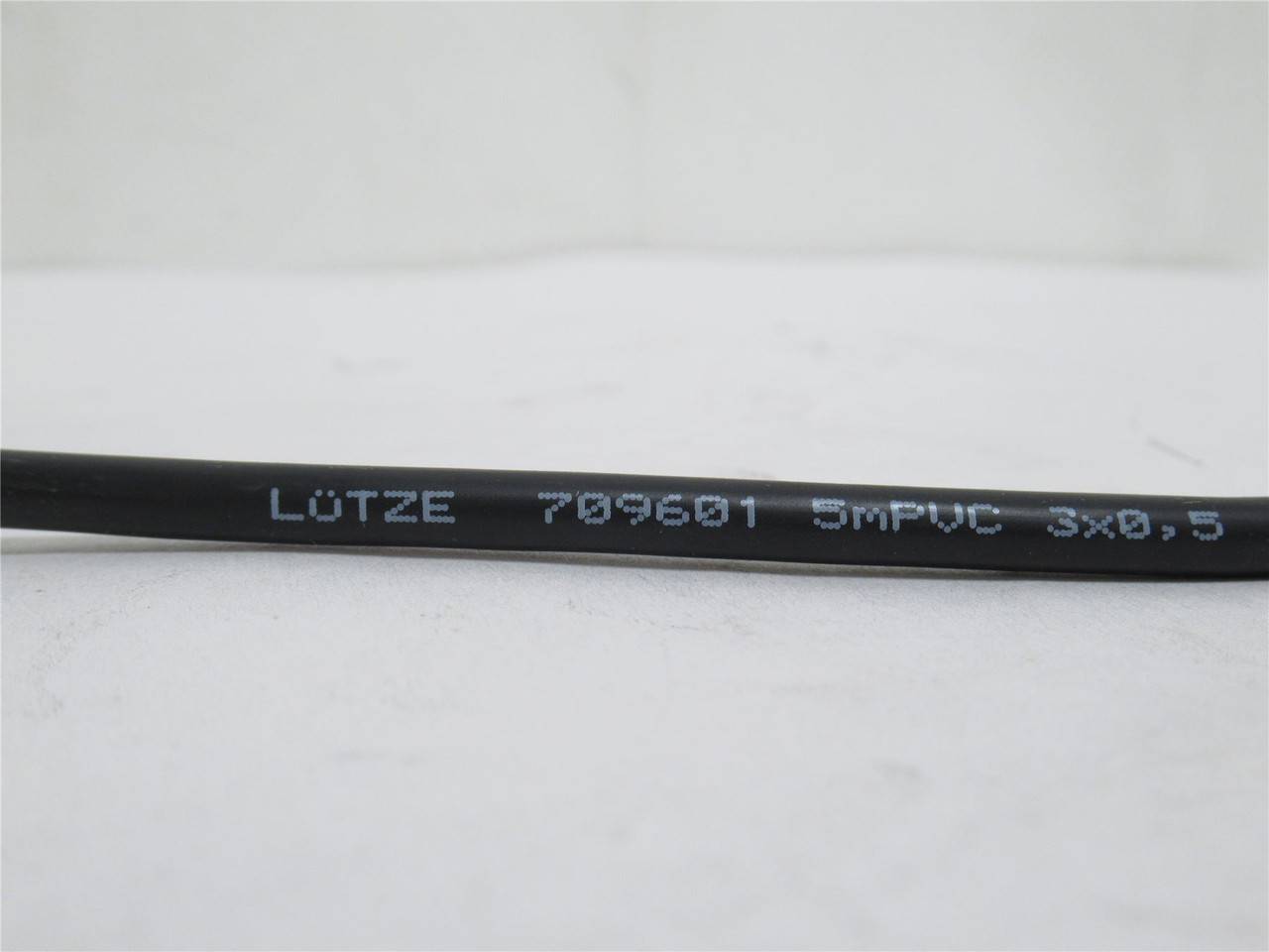 Lutze 709601; PVC connecting lead 3×0;5mm Square; 230VAC/DC