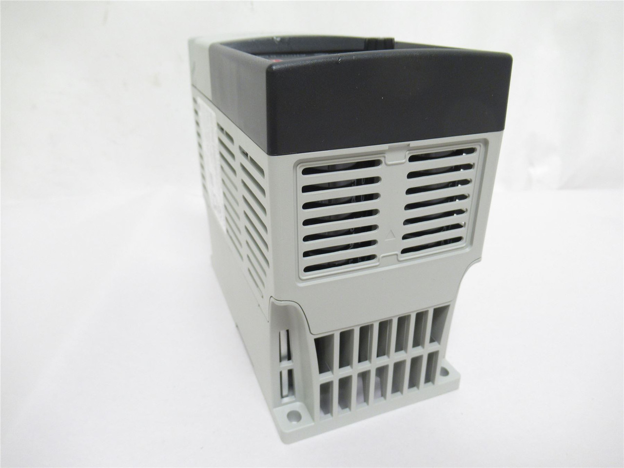 Allen-Bradley 22A-A4P5N104; AC Drive 240VAC1HP IN-1ph OUT-3ph