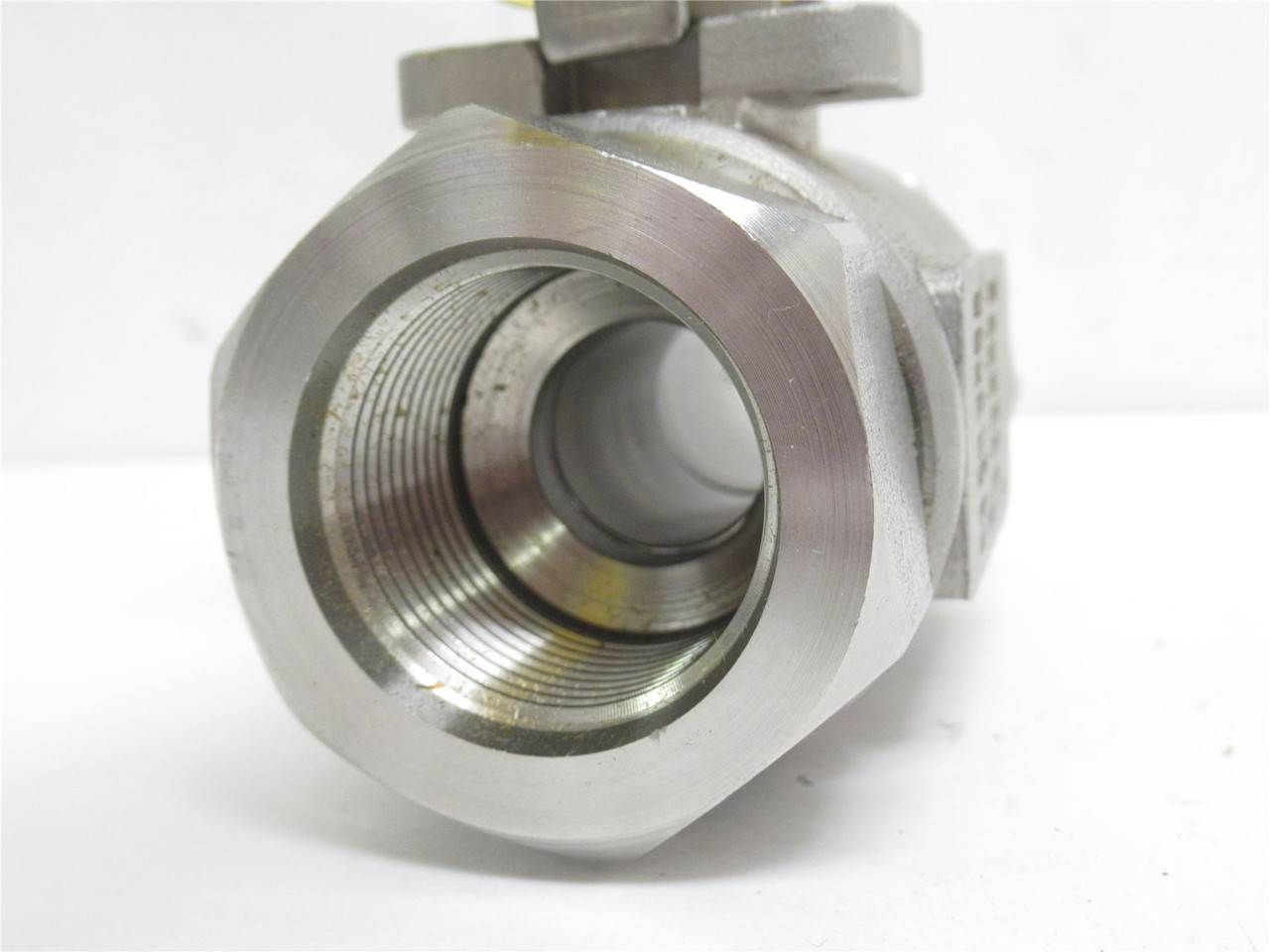 Apollo 78-146-01; Ball Valve; SS-316; 1NPT x 1" Tube; 2000PSI