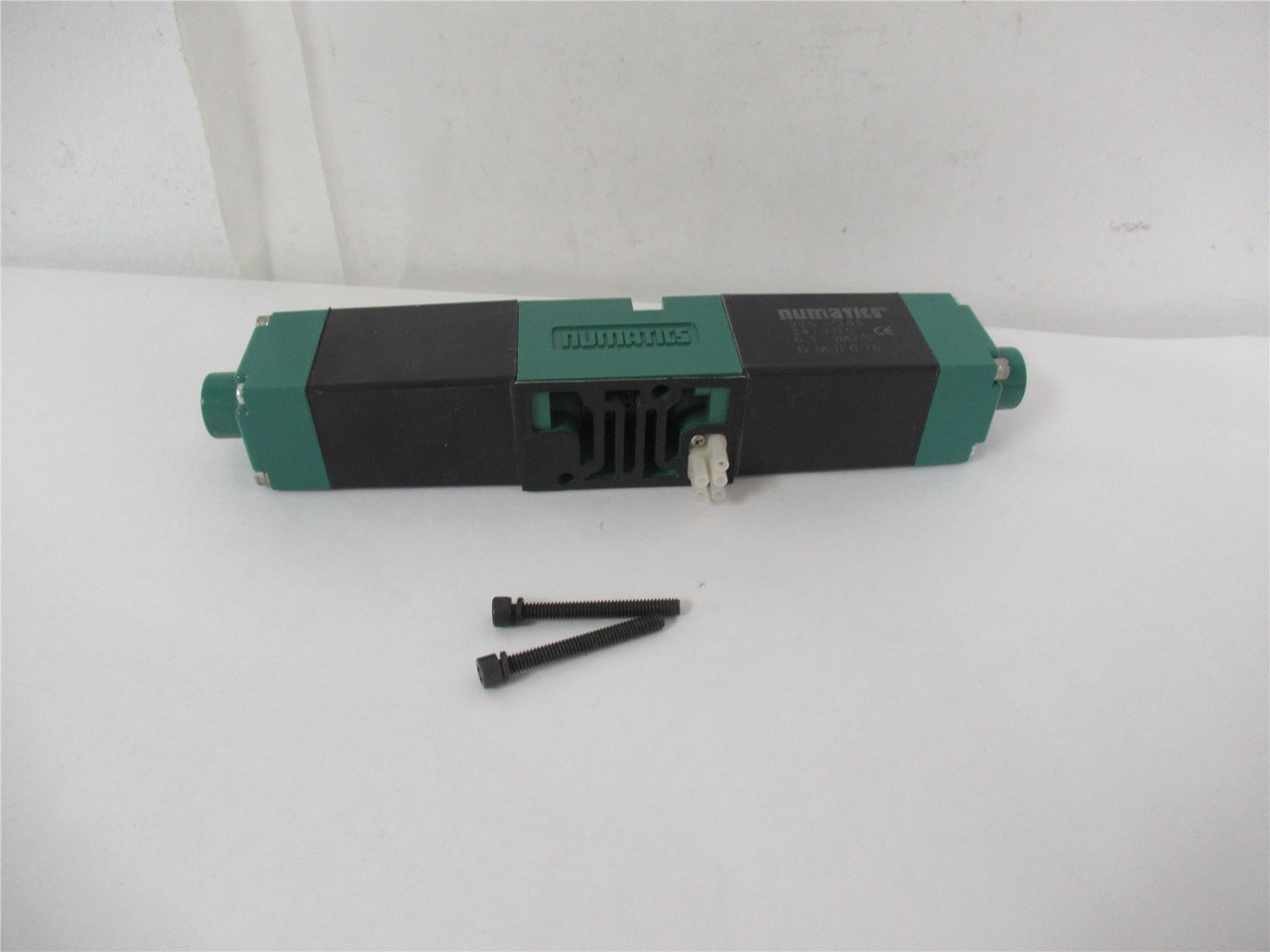 Numatics 081SS400M000061; Pneumatic Cylider 24VDC 1/8" Ports