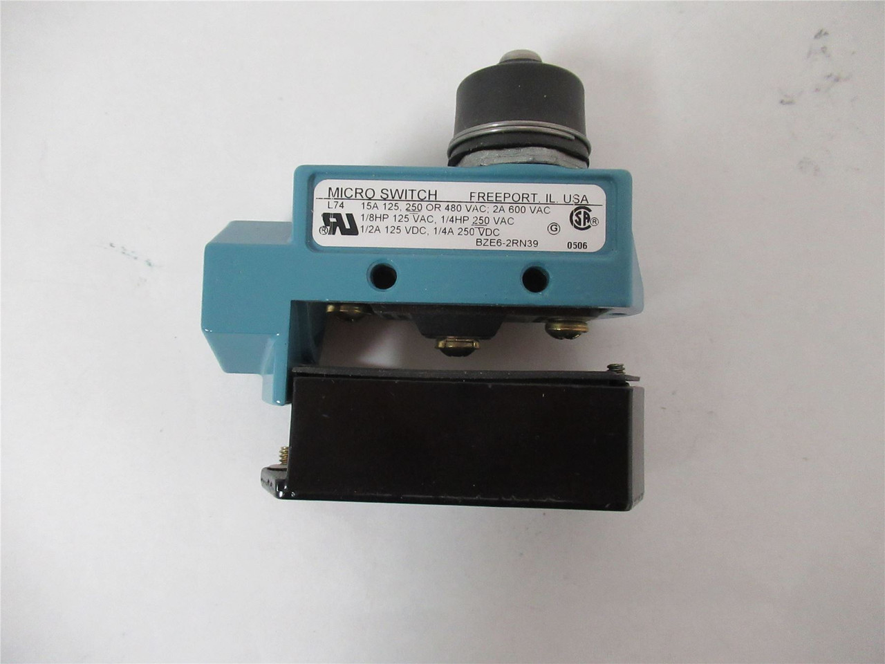 Honeywell BZE62RN39; Limit Switch 15 A 600 VAC  250 VDC