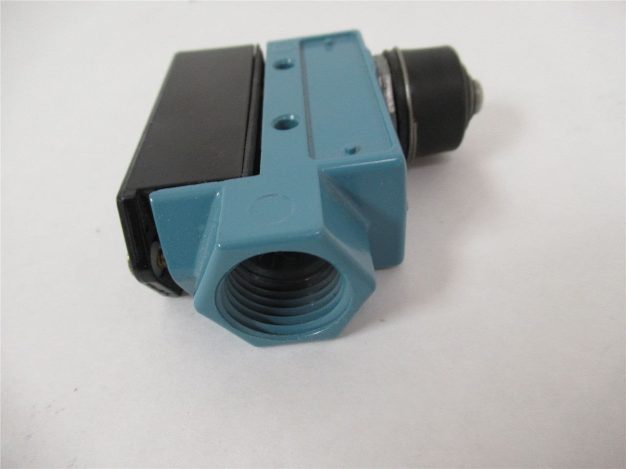 Honeywell BZE62RN39; Limit Switch 15 A 600 VAC  250 VDC