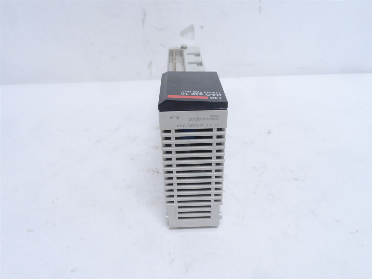 Schneider 140DAO84210; Discrete Output Module; 100-230VAC; 5A