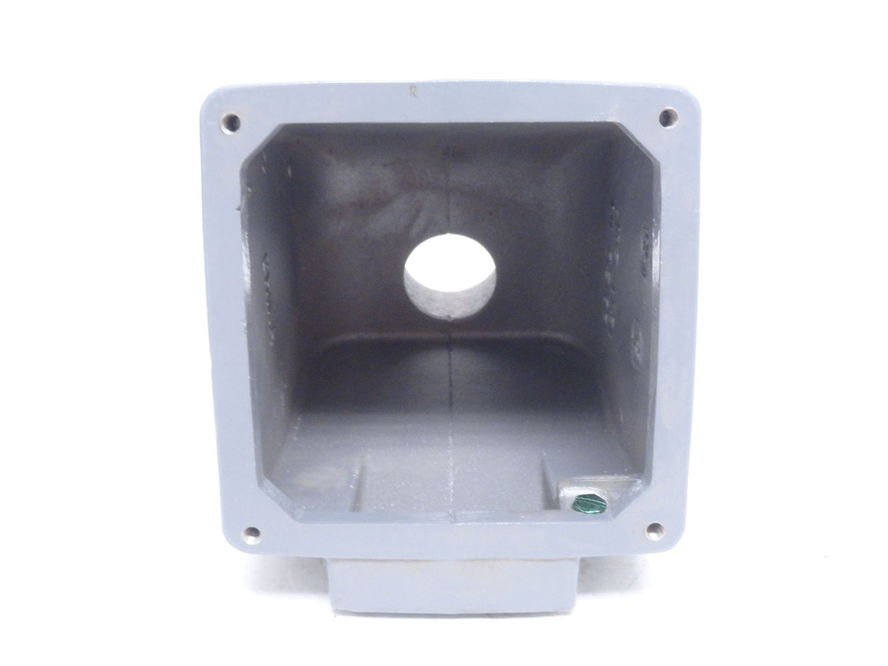 Hubbell BB601W; Aluminum Dead End Angle Back Box; 1-1/4NPT