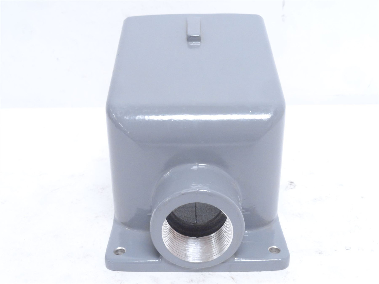 Hubbell BB601W; Aluminum Dead End Angle Back Box; 1-1/4NPT