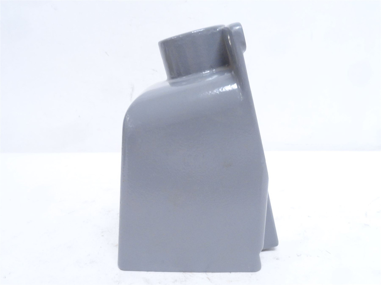 Hubbell BB601W; Aluminum Dead End Angle Back Box; 1-1/4NPT