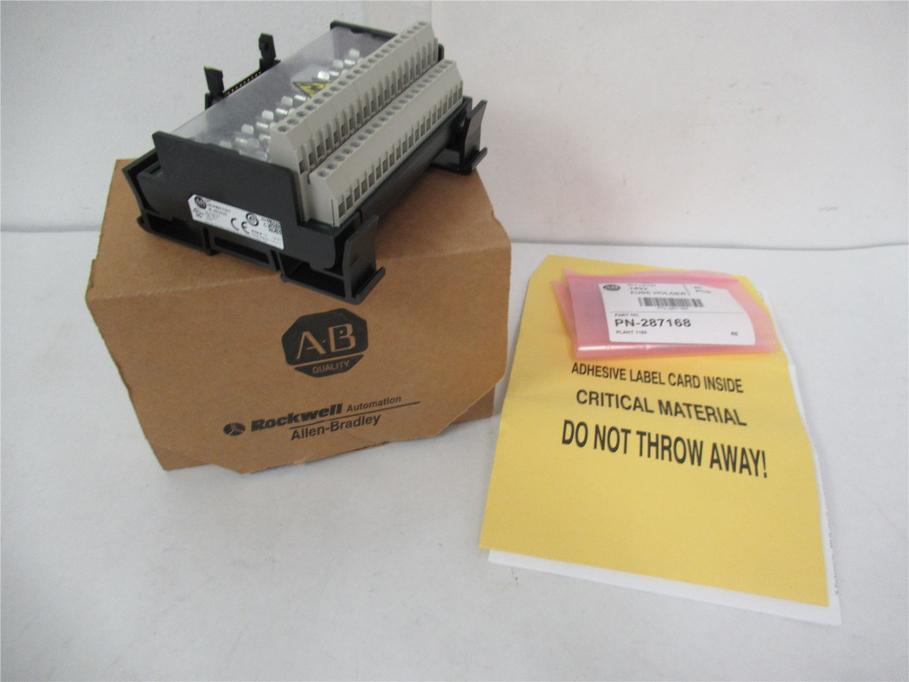 Allen-Bradley 1492-IFM20F-F120-2;  Module  120V AC/DC