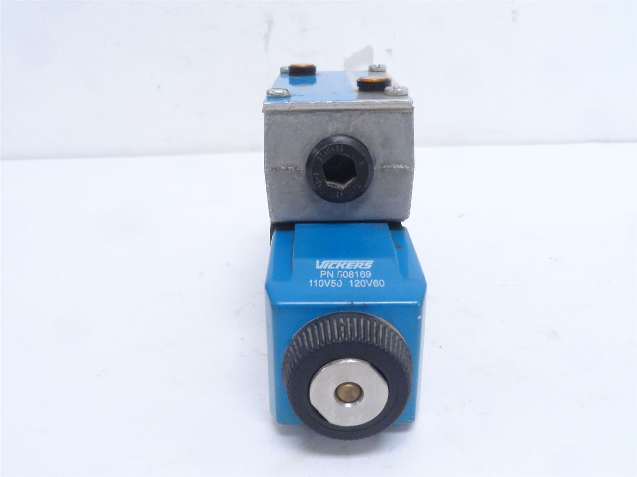 Vickers DG4V36NMFWLB660EN21; Solenoid Valve; 2300PSI; 110/120V