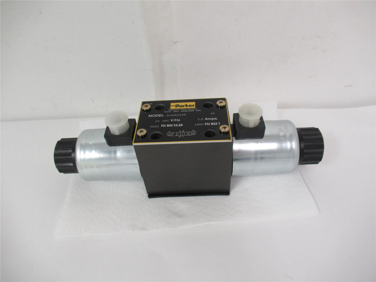 Parker D3W8CNJW; Hydraulic Valve 24 VDC 15 AMP 5000 PSI